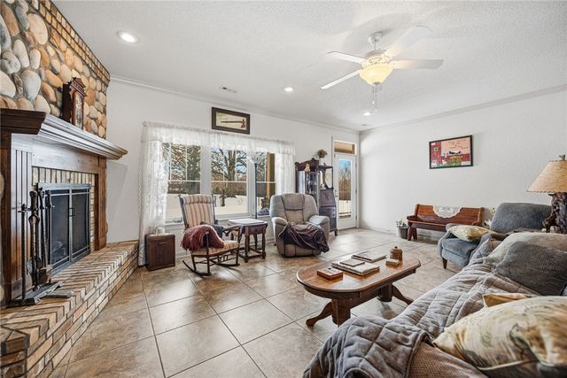 14916 Fielding Road, Gravette, AR 72736