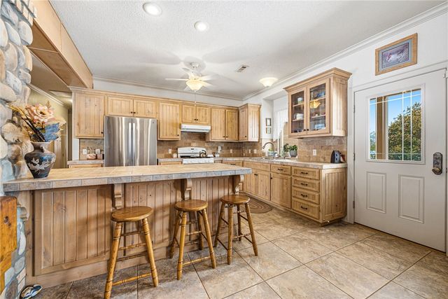 14916 Fielding Road, Gravette, AR 72736