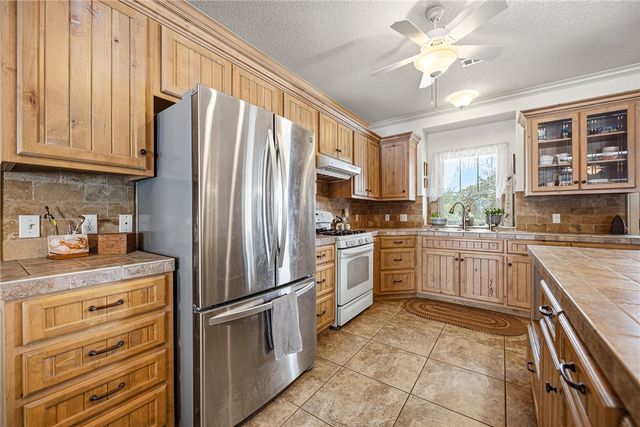 14916 Fielding Road, Gravette, AR 72736