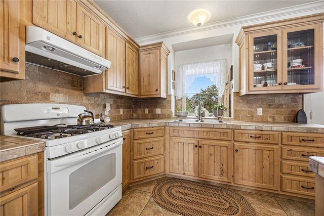 14916 Fielding Road, Gravette, AR 72736