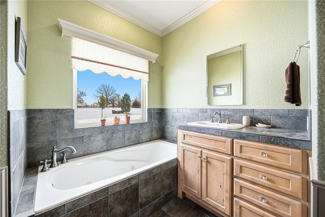 14916 Fielding Road, Gravette, AR 72736