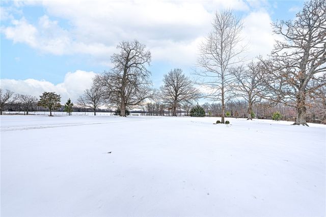 14916 Fielding Road, Gravette, AR 72736