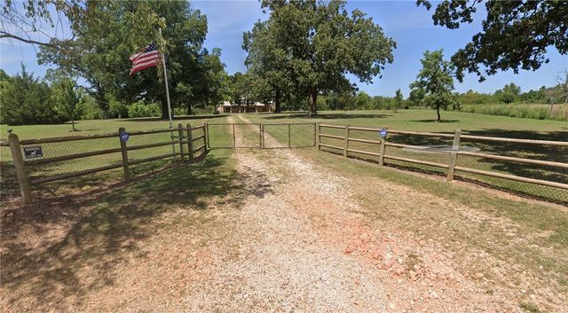 14916 Fielding Road, Gravette, AR 72736