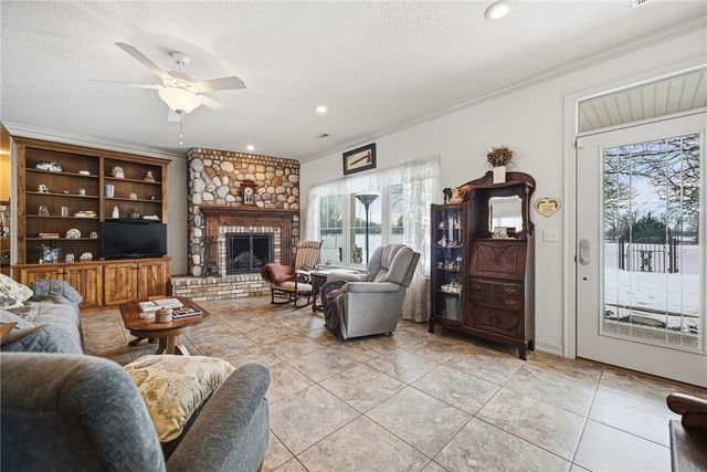 14916 Fielding Road, Gravette, AR 72736