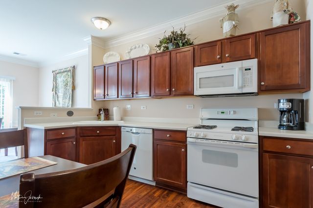 1944 Golden Gate Lane, Naperville, IL 60563