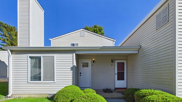 14 Woodmere Court, Freehold, NJ 07728