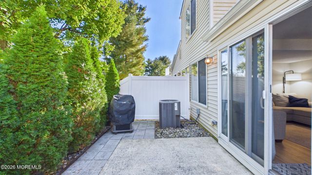 14 Woodmere Court, Freehold, NJ 07728