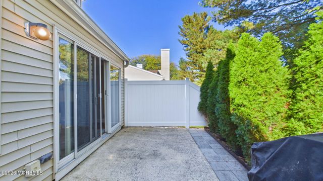 14 Woodmere Court, Freehold, NJ 07728