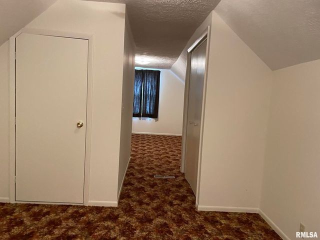 2206 Pacific St Street, Davenport, IA 52804