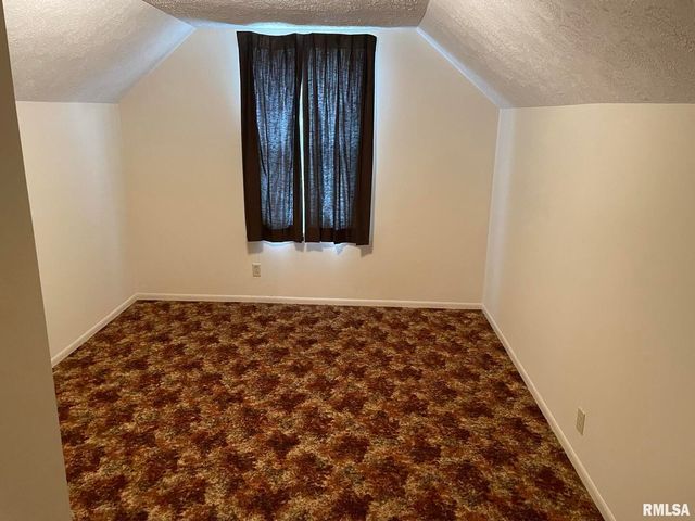 2206 Pacific St Street, Davenport, IA 52804