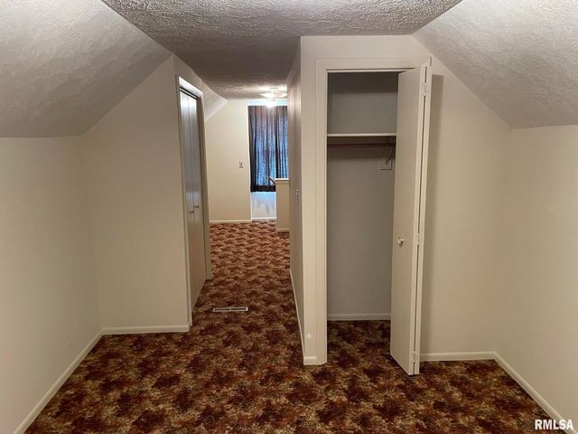 2206 Pacific St Street, Davenport, IA 52804