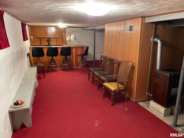 2206 Pacific St Street, Davenport, IA 52804