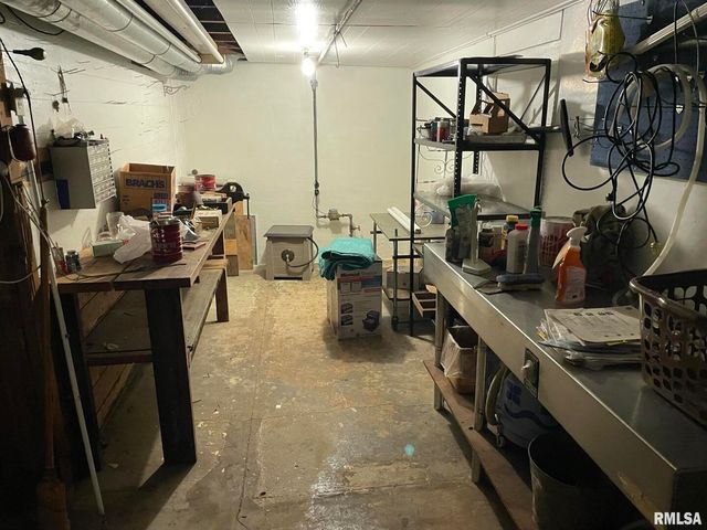 2206 Pacific St Street, Davenport, IA 52804