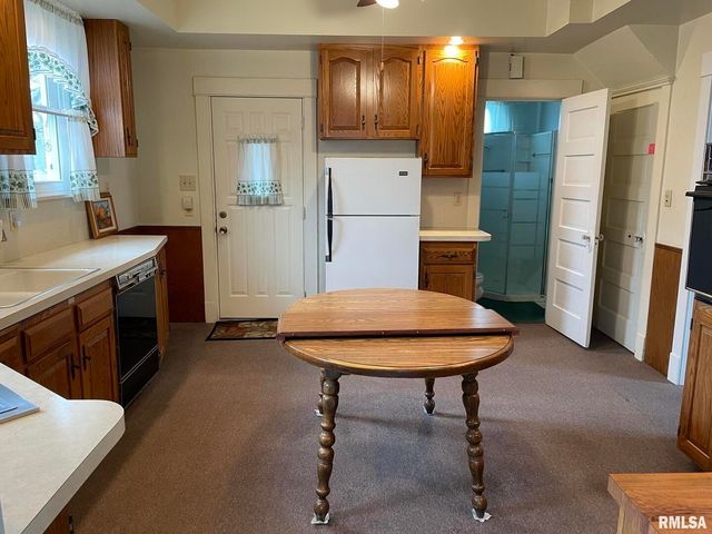 2206 Pacific St Street, Davenport, IA 52804