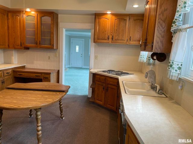 2206 Pacific St Street, Davenport, IA 52804