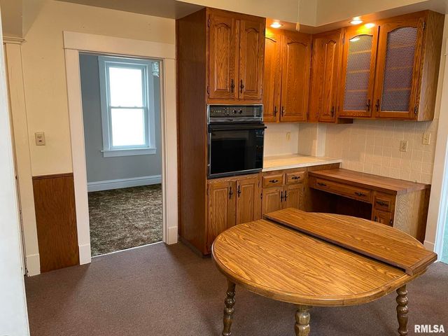 2206 Pacific St Street, Davenport, IA 52804