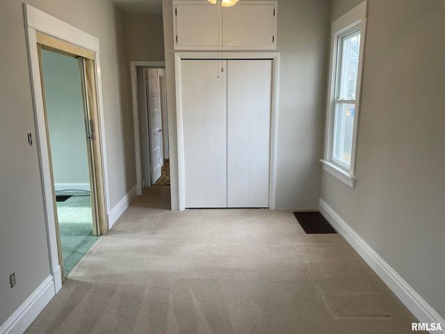 2206 Pacific St Street, Davenport, IA 52804