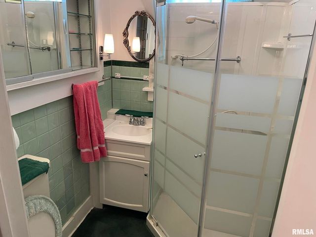 2206 Pacific St Street, Davenport, IA 52804