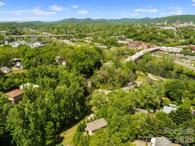 20 Riverlink Lane, Asheville, NC 28806