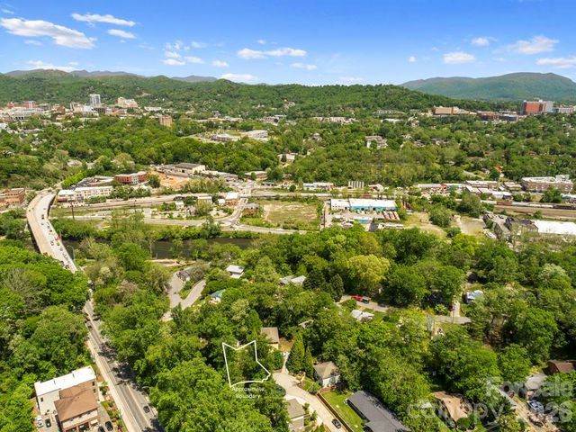 20 Riverlink Lane, Asheville, NC 28806