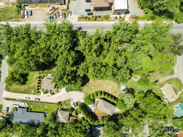 20 Riverlink Lane, Asheville, NC 28806