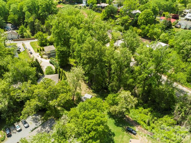 20 Riverlink Lane, Asheville, NC 28806