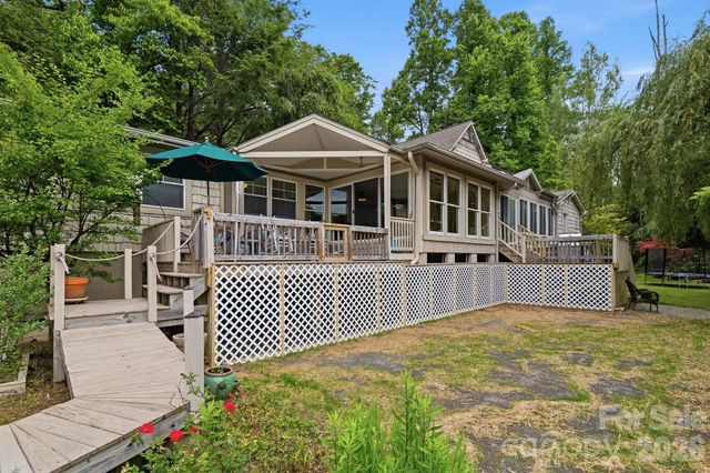 11 Echo Lake Drive, Fairview, NC 28730