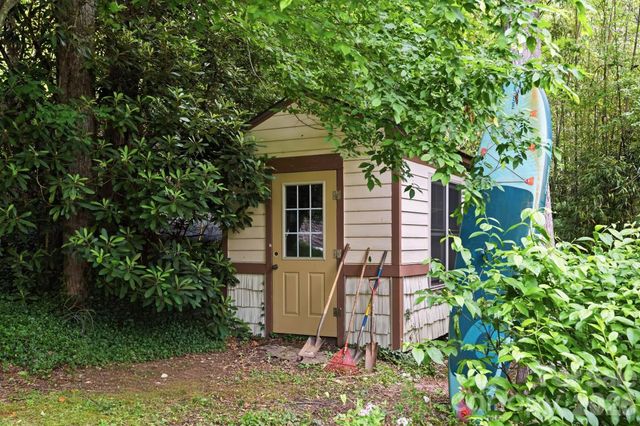 11 Echo Lake Drive, Fairview, NC 28730