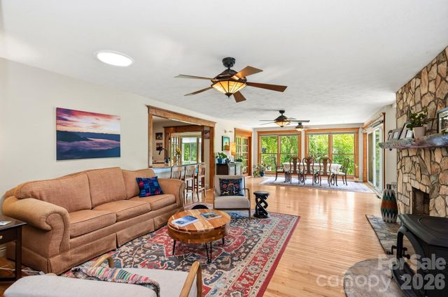 11 Echo Lake Drive, Fairview, NC 28730