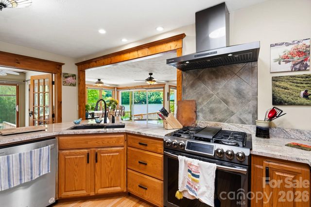 11 Echo Lake Drive, Fairview, NC 28730