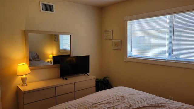 360 BASE AVENUE E 424, Venice, FL 34285