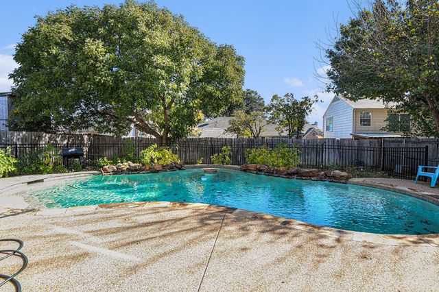 7024 Lyndale Drive, Watauga, TX 76148