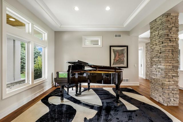 8700 Legends Club Drive, Prior Lake, MN 55372