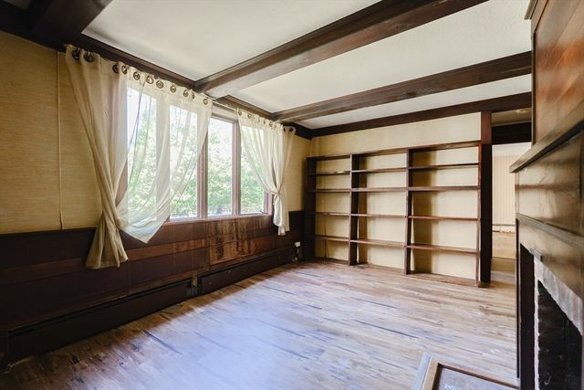 82 Willow St, Foxboro, MA 02035