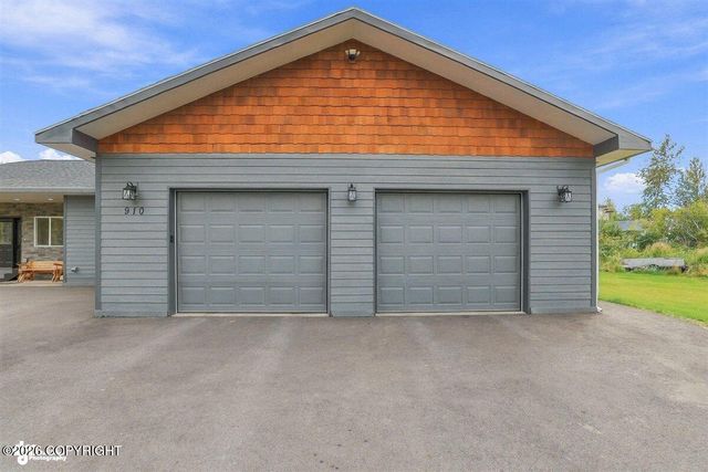910 W Emerald Cone Circle, Palmer, AK 99645