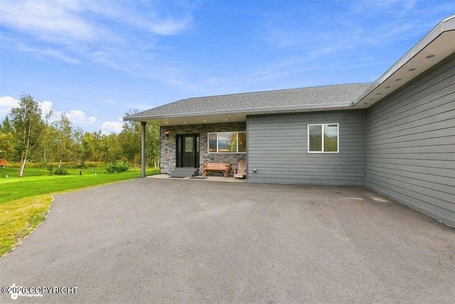 910 W Emerald Cone Circle, Palmer, AK 99645