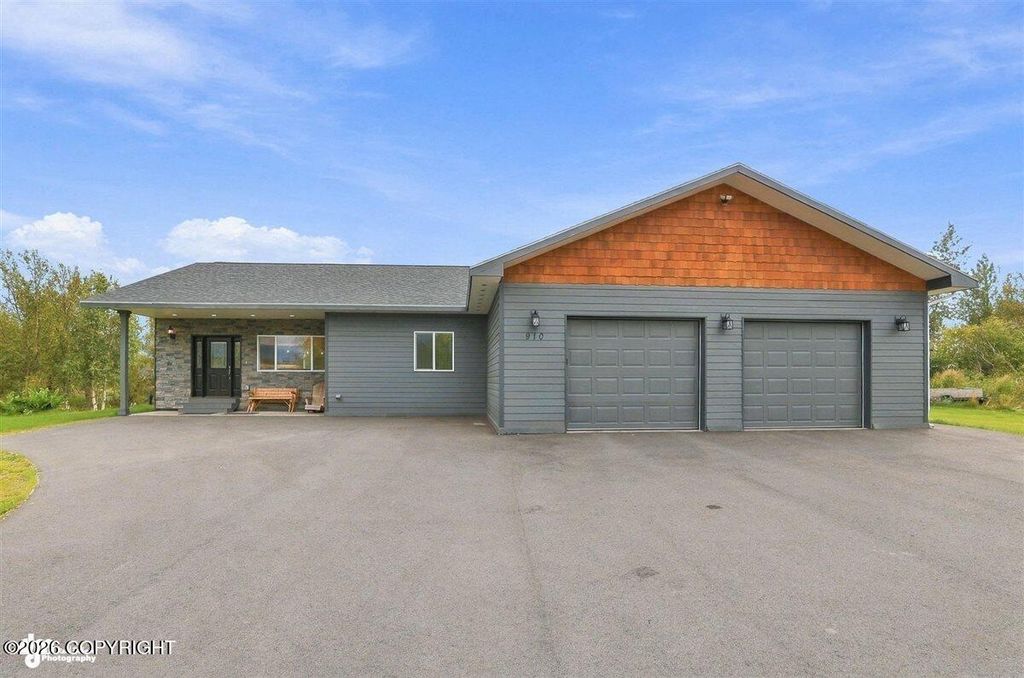 910 W Emerald Cone Circle, Palmer, AK 99645