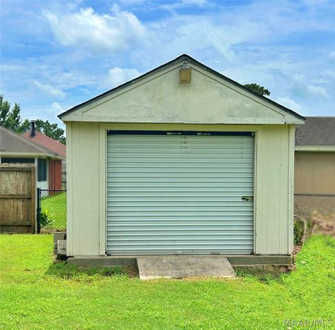 245 LAKESHORE Drive, Pike Road, AL 36064
