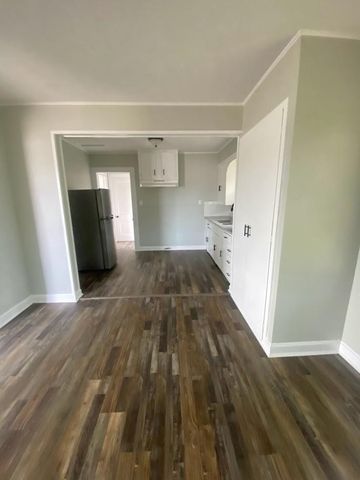 607 S Main Street B, Baytown, TX 77520