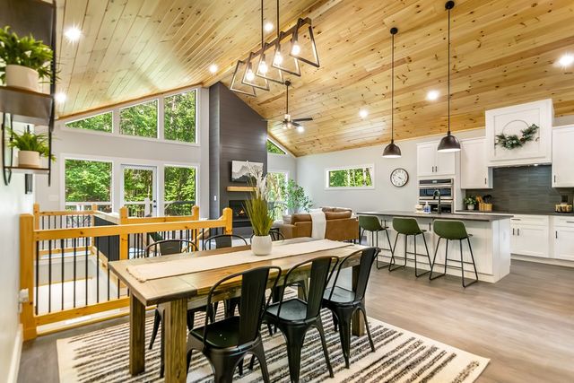 560 Eagle Mountain Drive W, Ellijay, GA 30540