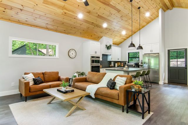560 Eagle Mountain Drive W, Ellijay, GA 30540