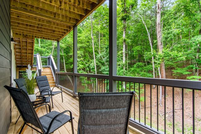 560 Eagle Mountain Drive W, Ellijay, GA 30540