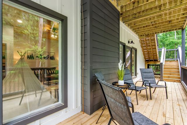 560 Eagle Mountain Drive W, Ellijay, GA 30540