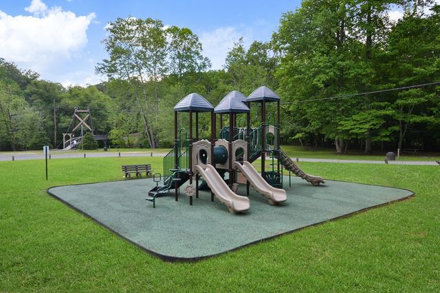 560 Eagle Mountain Drive W, Ellijay, GA 30540