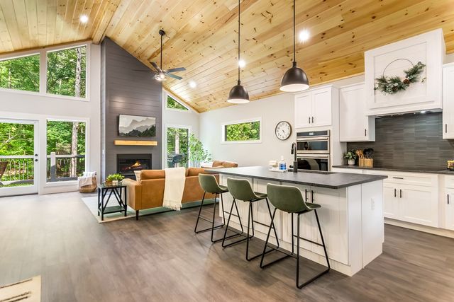560 Eagle Mountain Drive W, Ellijay, GA 30540