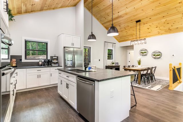 560 Eagle Mountain Drive W, Ellijay, GA 30540