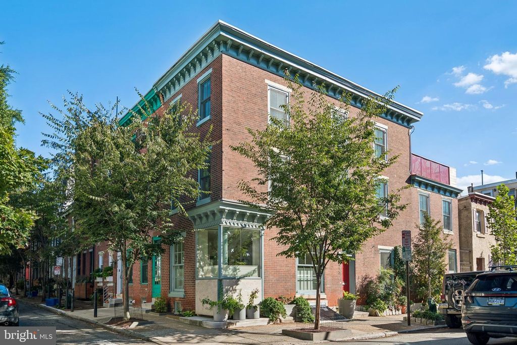 2324 WAVERLY ST, PHILADELPHIA, PA 19146 — exterior