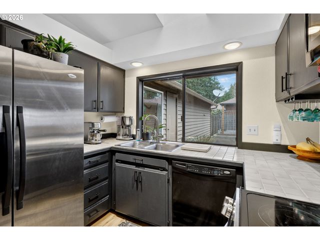 10015 Sw 53RD Ave, Portland, OR 97219