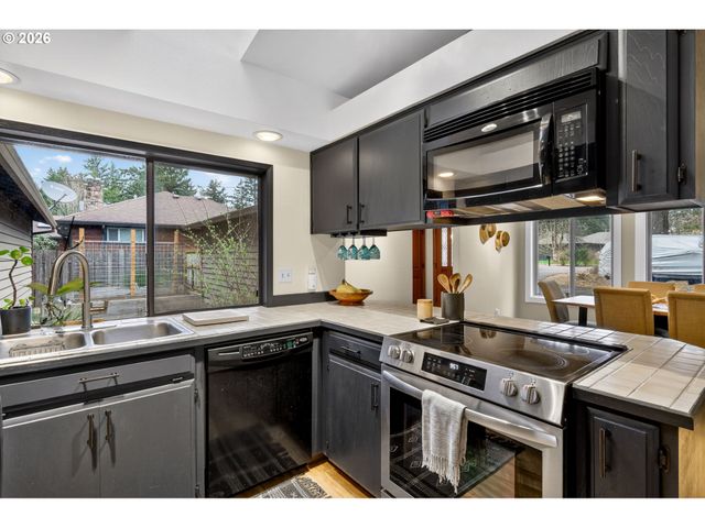 10015 Sw 53RD Ave, Portland, OR 97219