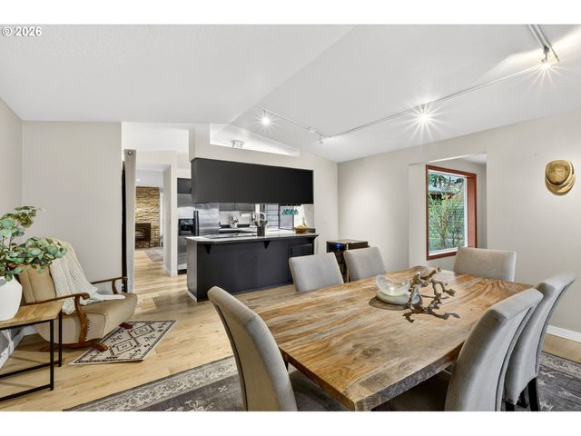 10015 Sw 53RD Ave, Portland, OR 97219